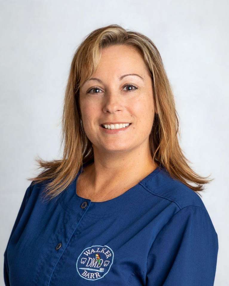 Dental assistant at dentist near me 33510